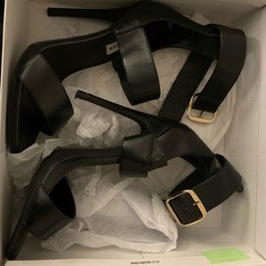 Steve Madden Mysterii black with gold buckle